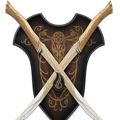 ¡Siente la emoción de ser un elfo guerrero con las réplicas oficiales de las dagas utilizadas por Legolas en la trilogía de "El Hobbit" de Tolkien! Estas impresionantes dagas están hechas a escala 1/1 y cuentan con empuñaduras de madera