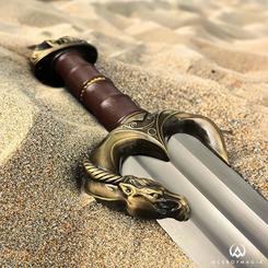 Réplica oficial de la espada de Éomer basada en la trilogía de películas de “El Señor de los Anillos”. Forjada en acero de calidad de 420 J2 templado, con aproximadamente 107 cm.