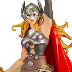 Figura de Thor presentado al más estilo japonés Bishoujo, esta vez el ilustrador Shunya Yamashita y el artista Yohei Suzuki han sabido esculpir y recoger toda la línea del hermoso cuerpo del diseño original.