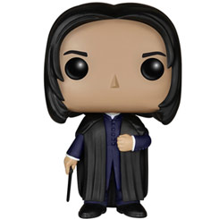 Figura de Severus Snape realizada en vinilo perteneciente a la línea Pop! de Funko. La figura tiene una altura aproximada de 9 cm., y está basada en la saga de películas de Harry Potter.
