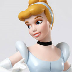 Busto Edición Limitada a 3000 unidades de Cenicienta con los ratoncitos Jaq y Gus, el busto está realizado por Grand Jester Studios para Disney.