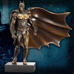 Espectacular escultura realizada en bronce de Bruce Wayne (Batman) interpretada por Christian Bale basada en la película de The Dark Knight Rises realizada por Christopher Nolan.