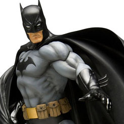 Impresionante figura de Batman de la línea ARTFX realizada por la firma Kotobukiya. La figura basada en el comic de Jim Lee de 2002.