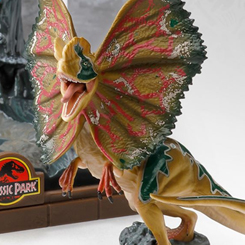 Figura oficial Dilophosaurus basada en la saga de Jurassic Park. Este figura está realizada en PVC y tiene unas medidas aproximadas de 11 x 19 cm. Producto oficial Jurassic Park Creature Dilophosaurus.