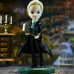 Figura Draco Malfoy inspirado en el popular estilo de arte de anime japonés, los personajes del Mundo Mágico se reinventan en estas adorables figuras hecho a mano en resina de piedra