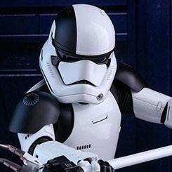 Figura Edición Limitada Movie Masterpiece Executioner Trooper  por la firma Hot Toys para Star Wars, la figura con más de 30 puntos de articulación hace casi posible cualquier posición.