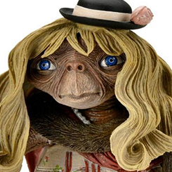 ¡Esta figura de acción definitiva celebra el 40 aniversario del amado clásico! Trae la magia y la emoción de E.T. El extraterrestre en tu mundo. Como tu amistad con E.T.