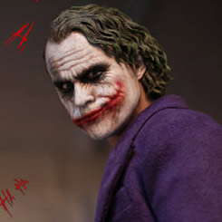 Deslumbrante figura Edición Limitada del Joker Modelo 2.0 Ladrón de Bancos basado en la película ”Batman – El Caballero Oscuro” (The Dark Knight) interpretado por Heath Ledger.