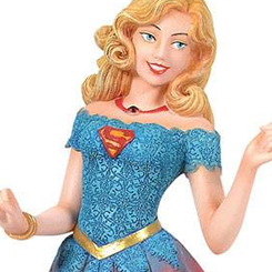 Súper figura de Supergirl basada en el comic de DC Comic. En esta impresionante figura de Alta Costura se ha puesto un cuidado especial en la recreación de los detalles de vestidos, 