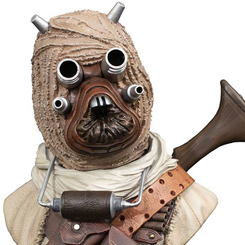 Réplica oficial del Busto Tusken Raider basada en la franquicia de Star Wars. ¡Son leyendas en Tatooine, y ahora un Tusken Raider es la próxima leyenda en 3D! Este busto a media escala de aproximadamente 25 cm