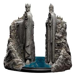 Figura edición limitada Argonath Environment represando la escena icónica del póster oficial de la película Fellowship of the Ring. Entorno esculpido a mano por el maestro de la Tierra Media Gary Hunt. 