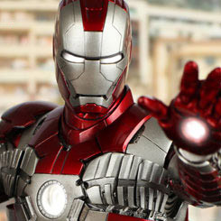 Asombrosa figura Edición Limitada Movie Masterpiece 1/6 Iron Man Mark V basada en la película “Iron Man 2” interpretado por Robert Downey Jr.