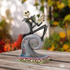 Descubre la encantadora y divertida versión navideña del Rey de la Ciudad de las Calabazas con la figura de Jack Skellington, inspirada en la inolvidable película "Pesadilla Antes de Navidad".