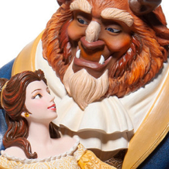 Deslumbrante figura oficial de Beauty and the Beast basada en la película de La Bella y la Bestia. Esta preciosa figura está realizada en resina y tiene unas dimensiones aproximadas de 26 x 16 x 9 cm.