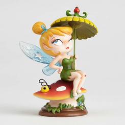 Mágica figura de Campanilla basada en el clásico personaje de la factoría Disney. En esta impresionante figura se ha puesto un cuidado especial en la recreación de los detalles del hada más famosa de Disney.