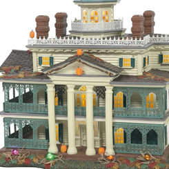 Figura oficial de Disneyland Haunted Mansion. Inspirada en la "Mansión Embrujada" de Disneyland, esta detallada mansión victoriana adornada con una Jack-o-lantern esconde algunas aventuras espeluznantes para quienes ingresan.