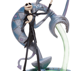 Figura de Jack Skellington en la fuente de Halloween Town basada en la película de Pesadilla Antes de Navidad, con unas medidas aproximadas de 24 x 14 x 14 cm., se ha mezclado la magia de las figuras de Walt Disney