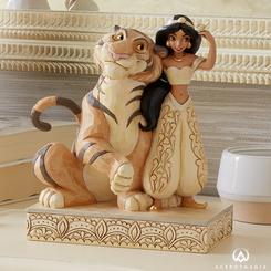 Figura de Jasmine con Rajar basada en el clásico de Walt Disney “Aladdin” de 1992, con una altura aproximada de 19 cm. Para realizar esta figura se ha mezclado la magia de las figuras de Walt Disney