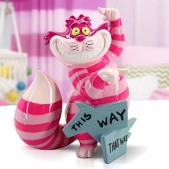 Figura de Cheshire basado en la película de Alicia en el país de las maravillas de Walt Disney. Esta preciosa figura vemos a Cheshire en la entrada del laberinto, la figura tiene una altura aproximada de 9 cm