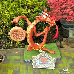 Figura del divertido Mushu basada en el clásico de Walt Disney “Mulan” de 1998, con aproximadamente 11 cm., de altura. Para realizar esta figura se ha mezclado la magia de las figuras de Walt Disney con el arte Heartwood Creek