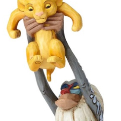 Preciosa figurita de Rafiki y Simba basado en el Clásico de El Rey León (The Lion King), Jim Shore ha elaborado esta figura con una altura aproximada de 20 cm., en donde se ha mezclado la magia de las figuras de Walt Disney