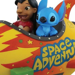 Entrañable figura de Lilo & Stitch ("Space Adventure"), la figura está realizada en resina y tiene una altura aproximada de 14,5 x 20 x 16 cm.