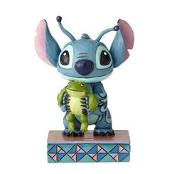 Tierna figura de Stitch basada en la película Lilo & Stitch del año 2002 de Walt Disney. Esta preciosa figura tiene unas medidas aproximadas de 10 x 6 x 7 cm.,