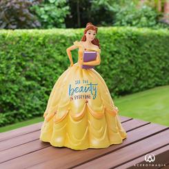 Descubre la magia eterna de La Bella y la Bestia con la cautivadora figura de Bella de la línea Showcase. Cada detalle meticulosamente recreado en esta figura rinde homenaje al encanto y la elegancia de Bella de Disney