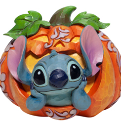 Preciosa figura de Stich basado en el popular personaje de Disney. Stitch no ha estado en la Tierra por mucho tiempo, pero ha logrado abrazar el espíritu de Halloween. Saliendo de un Jack-o-Lantern