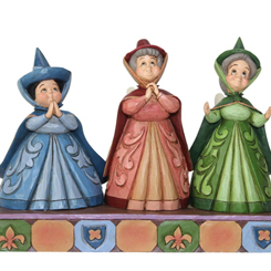 Figura de las Tres Hadas de la Princesa Aurora del Clásico de Disney La Bella Durmiente, Jim Shore ha elaborado esta figura con unas dimensiones aproximadas de 7 x 15 x 6 cm.,