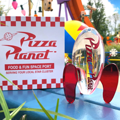 Cohete oficial de Pizza Planet.  Viajar nunca ha sido más accesible que en la actualidad. Gracias a la oferta 'Infinity' puedes convertirte en el dueño del cohete 'Pizza Planet'