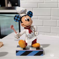 Siéntete como un chef con Mickey Mouse con esta estupenda y realista figura con una altura aproximada de 15 cm., en donde se ha mezclado la magia de las figuras de Walt Disney con el arte Heartwood Creek