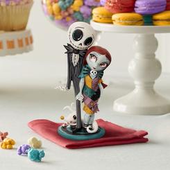 Descubre la magia de Halloween y Navidad con esta encantadora figura de Jack, Sally y Zerol inspirada en el clásico "Pesadilla antes de Navidad". Con un cuidado meticuloso por los detalles bajo la visión artística de Miss Mindy