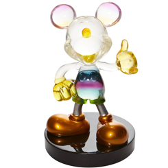 Espectacular figura edición limitada de 1000 unidades de Mickey Mouse basado en el popular personaje de la factoría Disney. Esta preciosa obra de arte está realizada en resina transparente con un tinte de color arcoíris