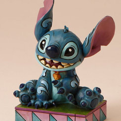 Figura de Stitch basada en la película Lilo & Stitch del año 2002 de Walt Disney. Mezcla el arte Heartwood Creek y la magia Disney.