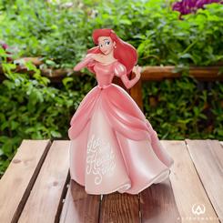 Admira la espectacular figura de La Sirenita de la exclusiva línea Showcase Disney Collection, inspirada en el eterno clásico "La Sirenita" de 1989. Cada detalle de esta impresionante figura ha sido meticulosamente diseñado