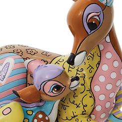 Romero Britto captura un momento precioso entre una madre y su joven príncipe en esta conmovedora figura. Celebra el 80.º aniversario de Bambi con esta obra de arte pop colorida 