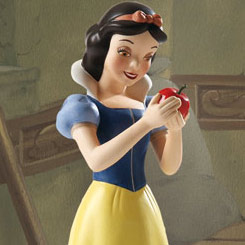 Deslumbrante figura Edición Limitada de Blancanieves y la Manzana, esta figura realizada en fina porcelana.