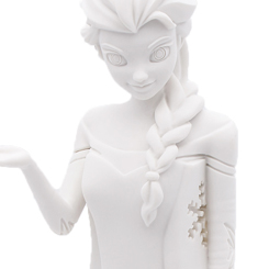 Figura de Elsa basada en la película Frozen: El reino de hielo de Walt Disney. La figura está realizada en resina y tiene una altura aproximada de 28 cm. 