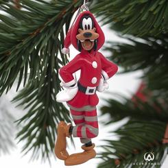 Divertido adorno de Navidad de Goofy disfrazado de Duende de Navidad. Pon un toque Disney a tu árbol de Navidad con este preciosos adorno que ha sido moldeado y pintado para parecerse al carismático Pluto.