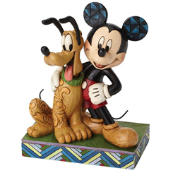 Preciosa figura de Mickey Mouse y Pluto. Con esta figura tiene unas medidas aproximadas de 15 x 11 x 7,6 cm., donde se ha mezclado la magia de las figuras de Walt Disney con el arte Heartwood Creek