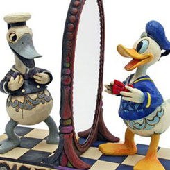 Figura conmemorativa de la evolución que ha tenido el Pato Donald desde los orígenes hasta la actualidad. 