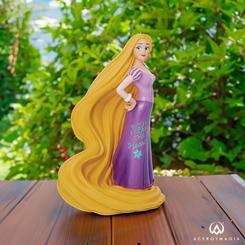 Espectacular figura de Rapunzel de la línea Showcase de Walt Disney basada en el clásico Enredados (Tangled) de 2011. En esta impresionante figura de Rapunzel se ha puesto un cuidado especial en la recreación de los detalles de vestidos