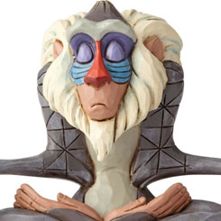 Preciosa figurita de Rafiki basado en el Clásico de El Rey León (The Lion King), Jim Shore ha elaborado esta figura con unas dimensiones aproximadas de 8 x 11 x 7 cm., en donde se ha mezclado la magia de las figuras de Walt Disney
