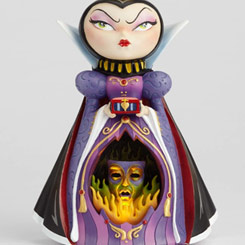 Malvada figura de la Reina Malvada basada en el clásico Blancanieves y los siete enanitos de (1937). En esta impresionante figura se ha puesto un cuidado especial en la recreación de los detalles de la Reina Malvada bajo el diseño de Miss Mindy.