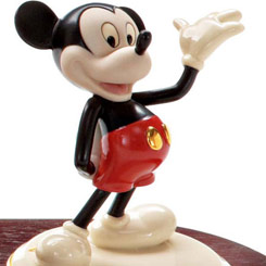 Figura en porcelana de Mickey Mouse en la actualidad. Incluye certificado de autenticidad. Terminada en oro de 24k. 