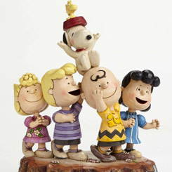 Figura del 65 Aniversario de Snoopy y sus amigos basada en los comics de Penauts de Charles M. Schulz, el artista Jim Shore ha elaborado esta figura con unos 20 cm., de altura.