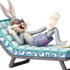 Figura de Bugs Bunny, el magnate del cine, tomando el sol junto a la piscina y negociando por teléfono los detalles de su próximo papel en Hollywood. Diseñado por el galardonado artista