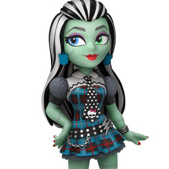 Figura de Frankie Stein realizada en vinilo perteneciente a la línea Rock Candy de Funko. La figura tiene una altura aproximada de 13 cm., y está basada en la popular serie de TV Monsters High.