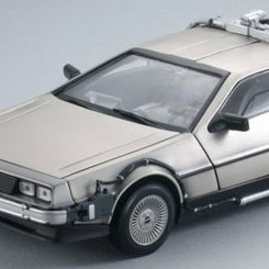 Réplica a escala 1/18 del De Lorean de Regreso al Futuro II (Back to the Future II).